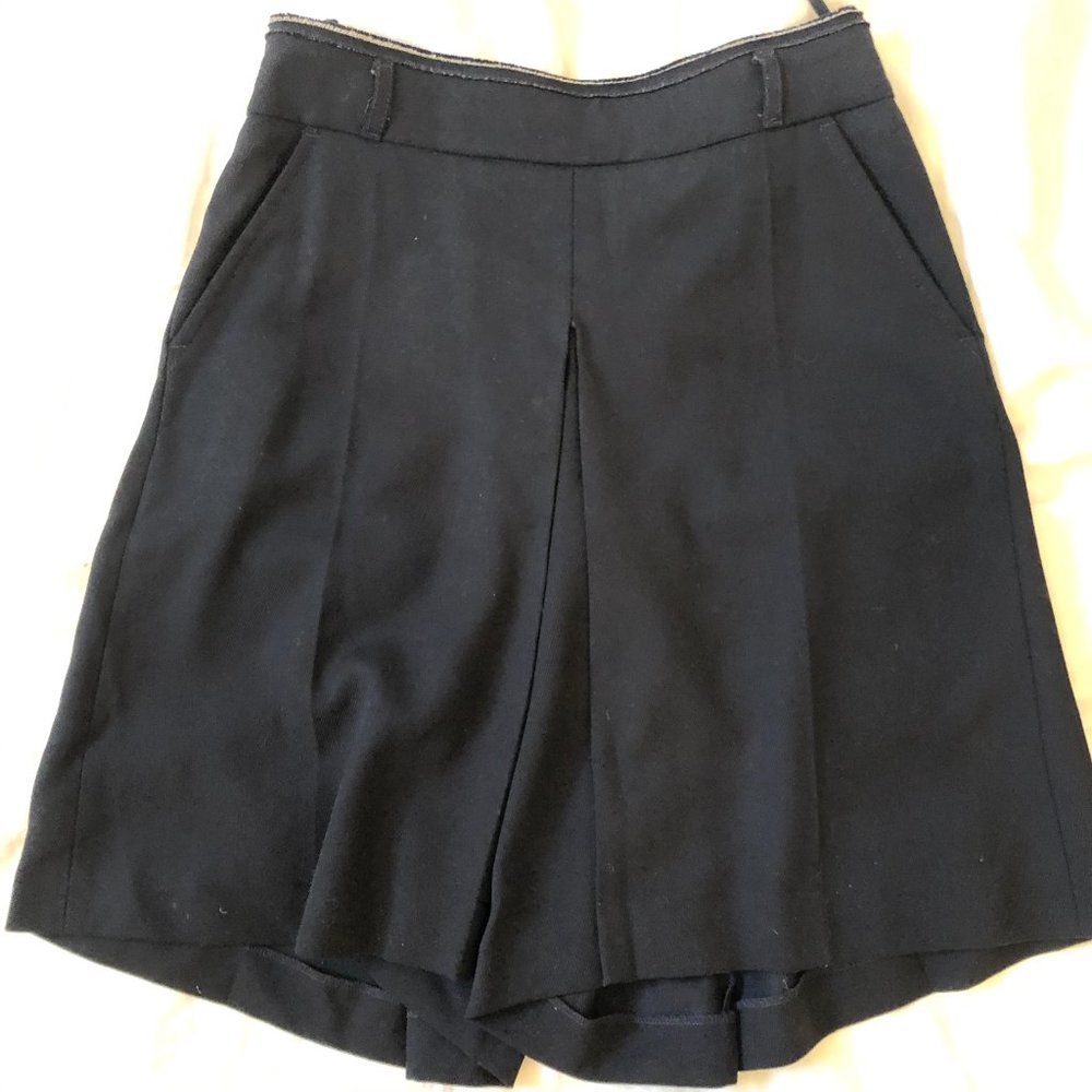 Pleated wool shorts
